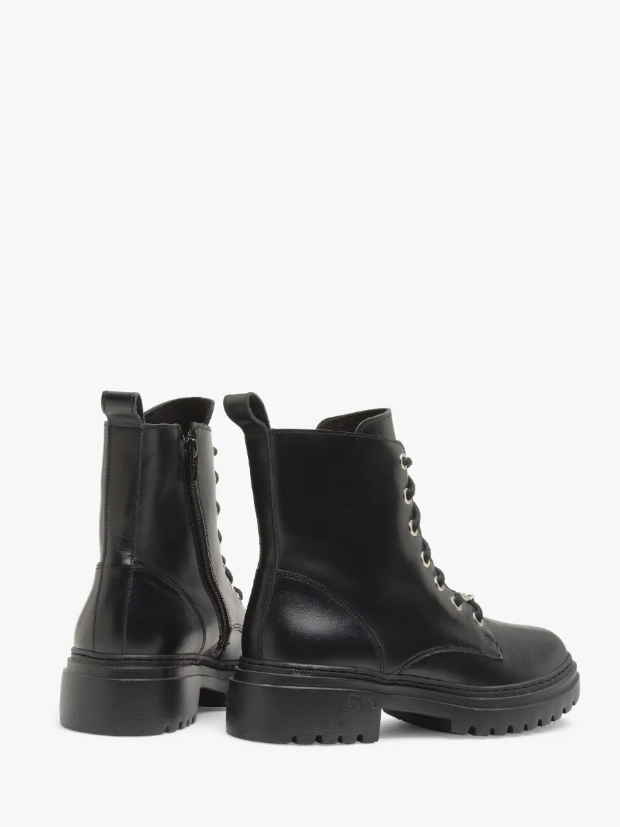 Czarne trzewiki workery na grubej podeszwie