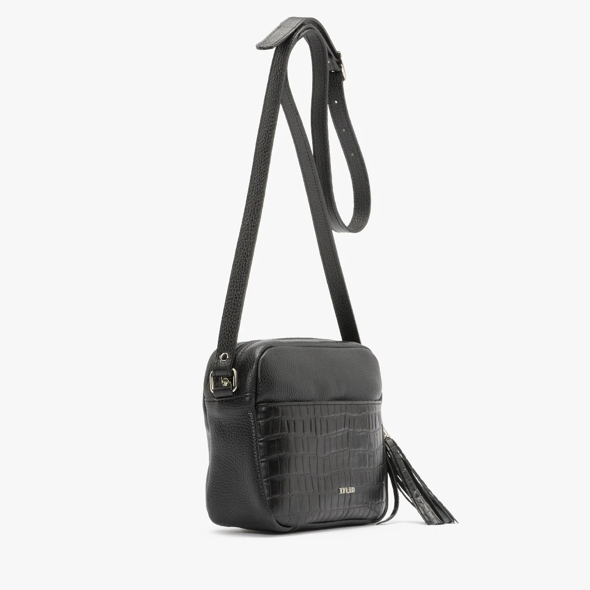 Czarna torebka z ozdobnym frędzlem