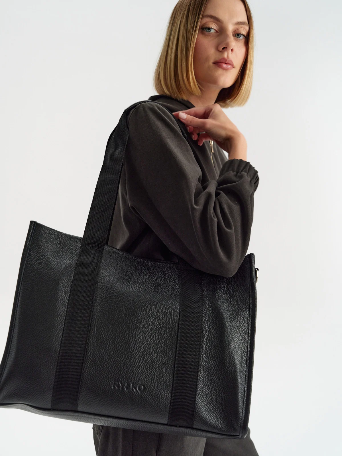 Duża torebka shopperka z dwoma paskami