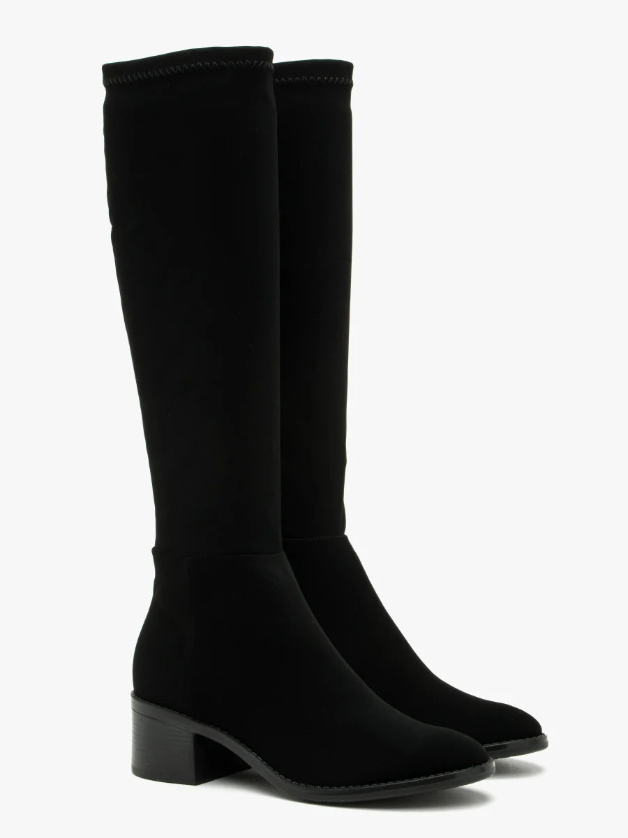 Czarne kozaki z elastyczną cholewką