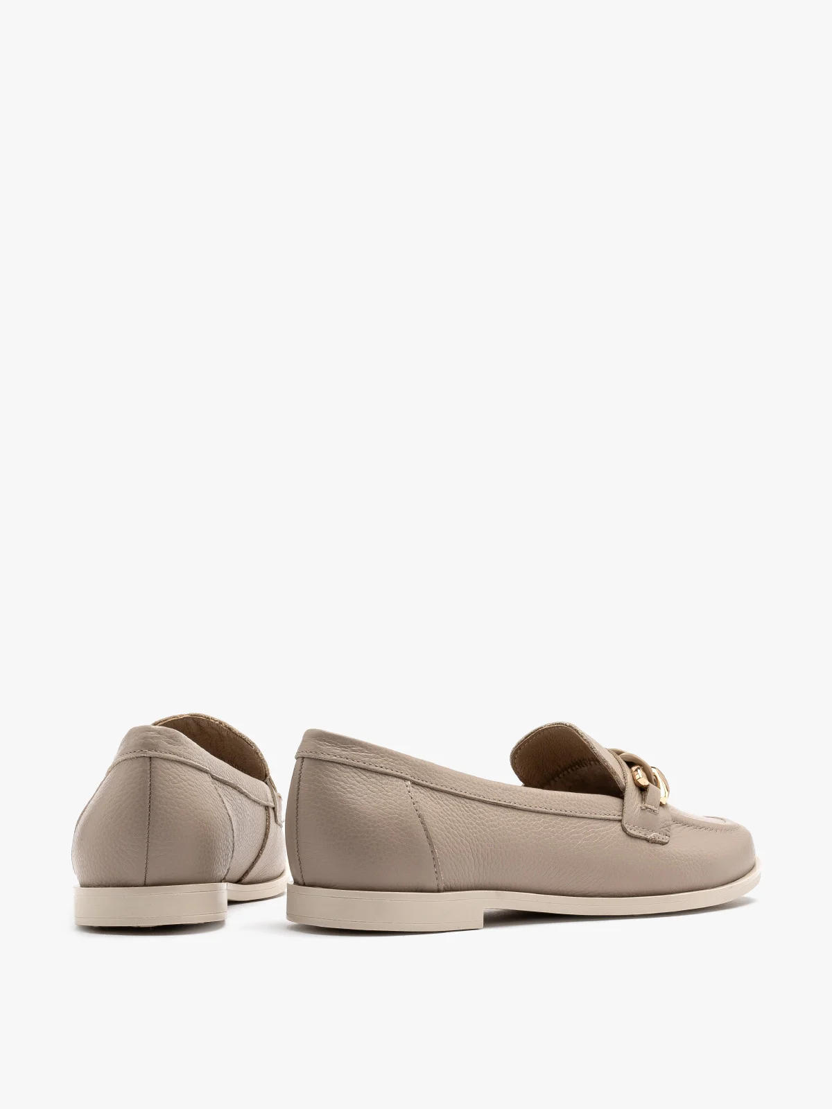 Beżowy mokasyn ze złoto-beżową ozdobą