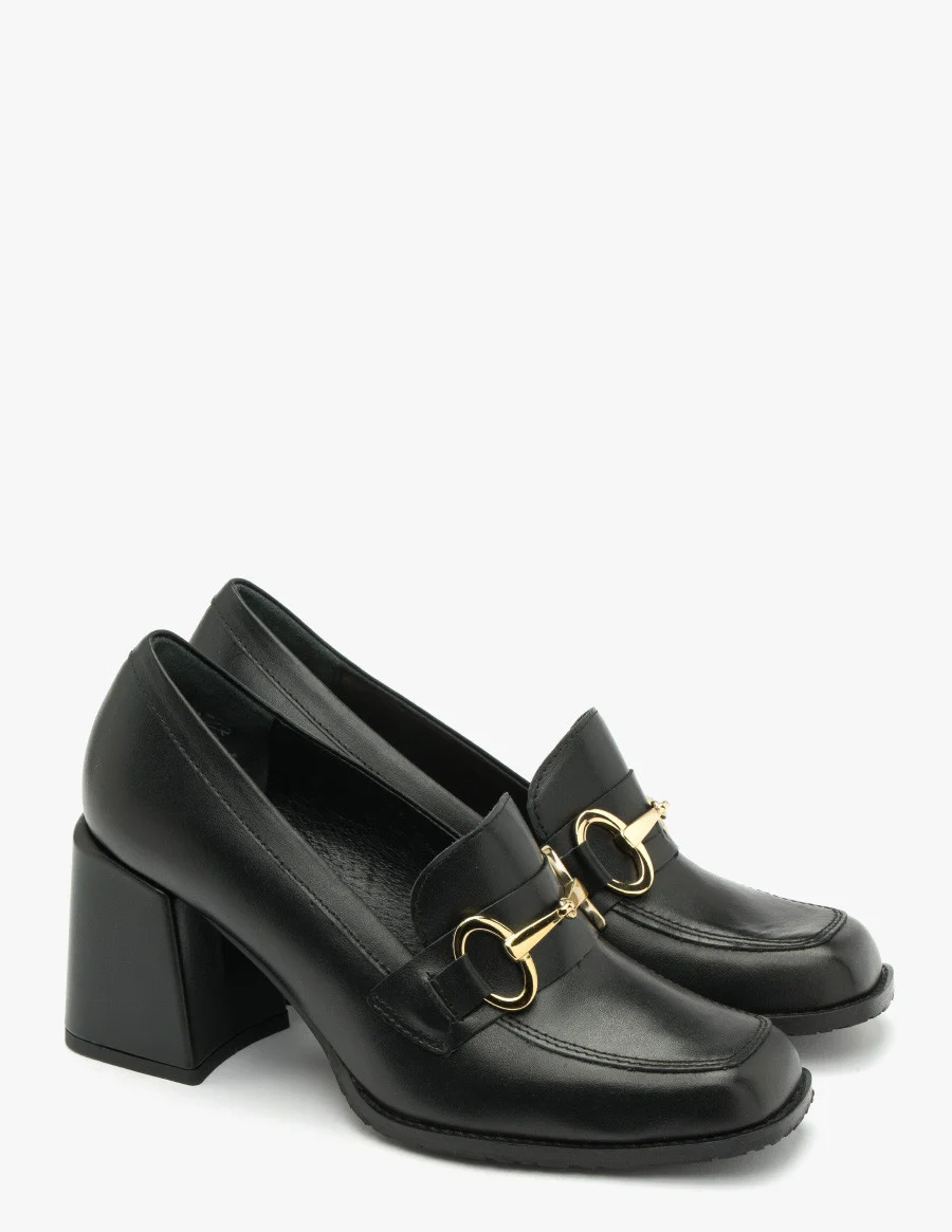 Czarne mokasyny na obcasie