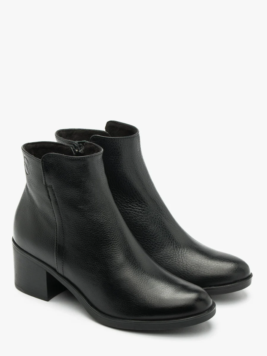 Czarne botki na obcasie