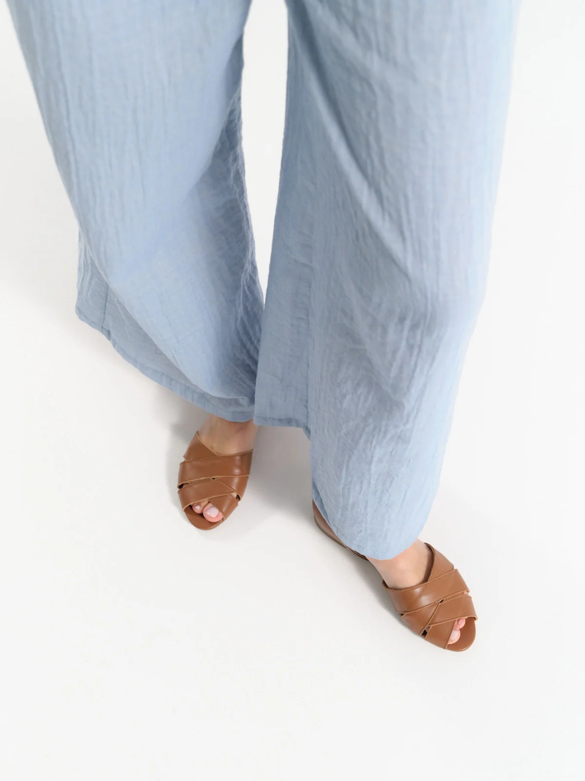 Jasnobrązowe baleriny z ozdobną cholewką