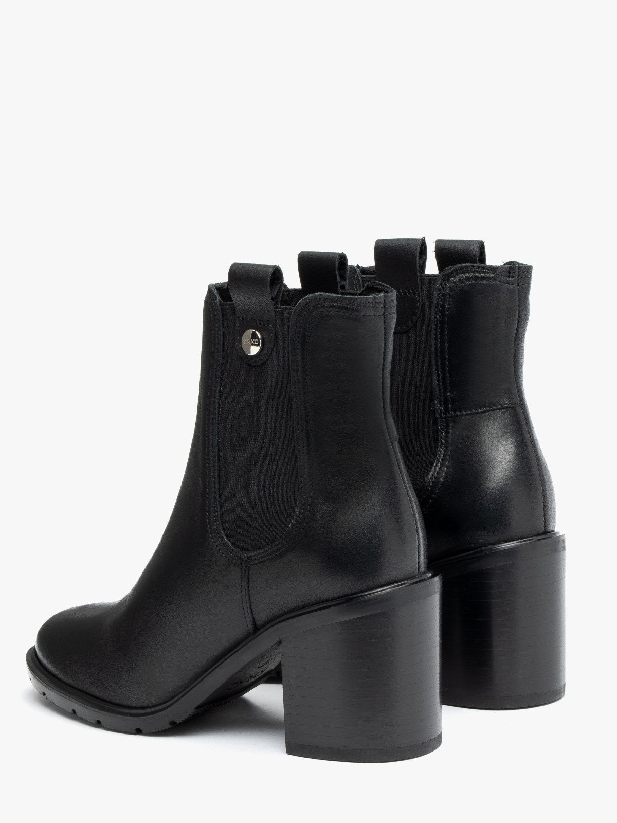 Czarne sztyblety na masywnym klocku