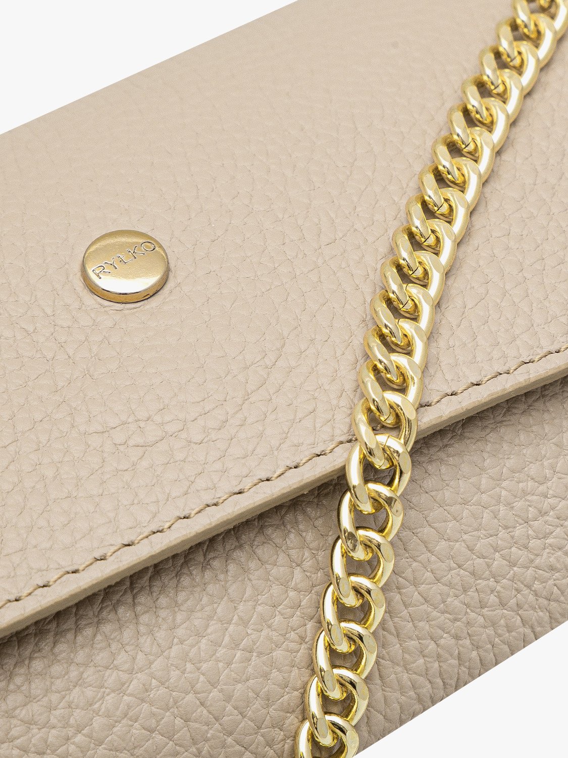Beżowa, elegancka torebka ze złotym łańcuszkiem