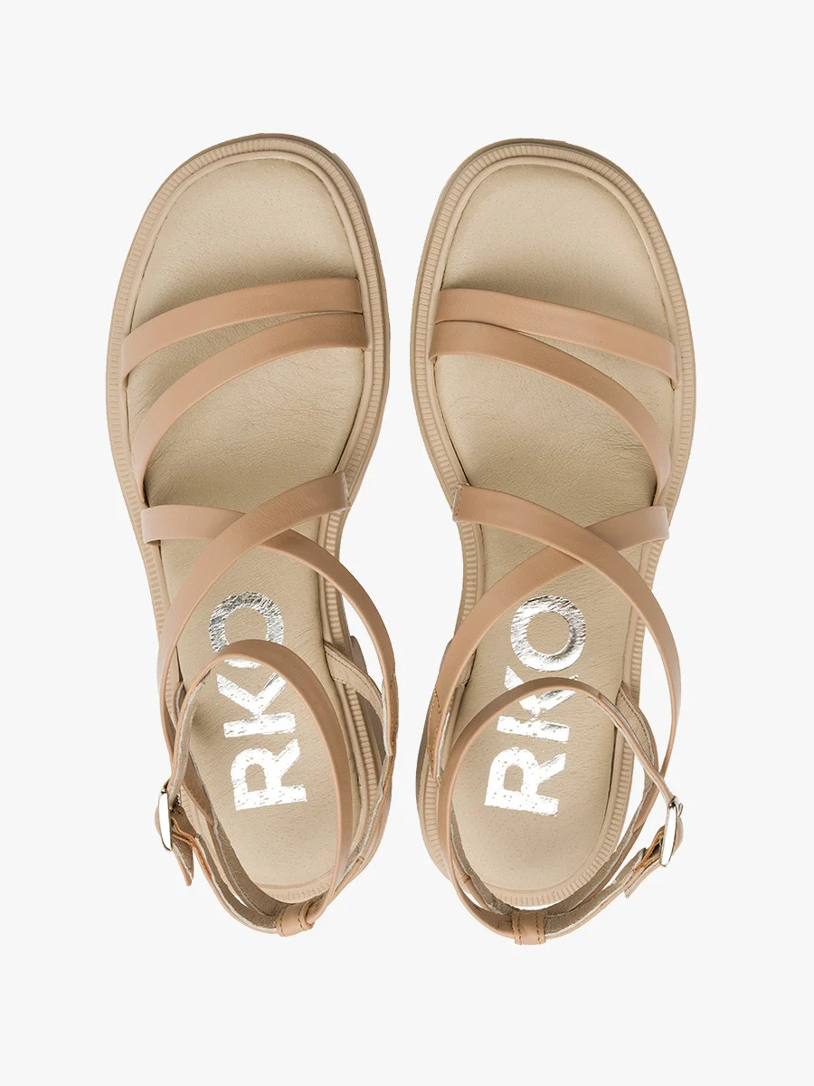 Beżowe sandały z paseczkami