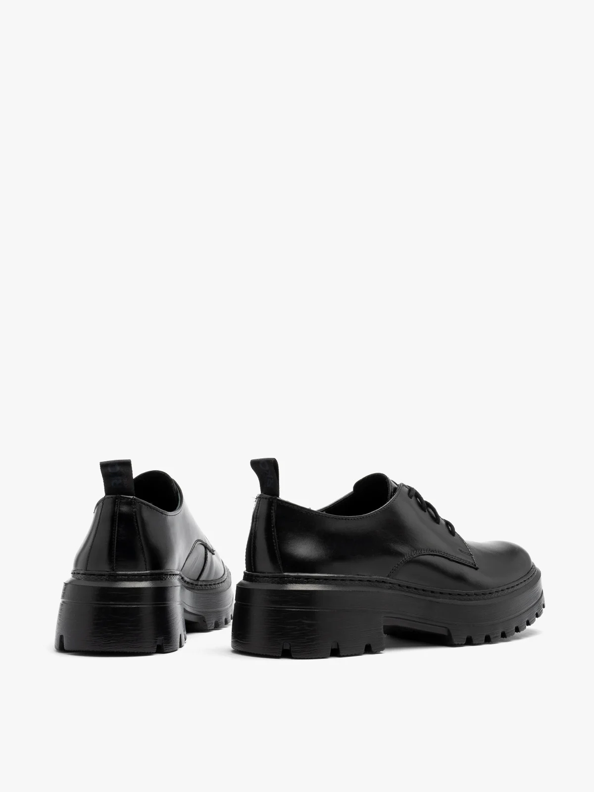 Czarne półbuty na lekkiej podeszwie