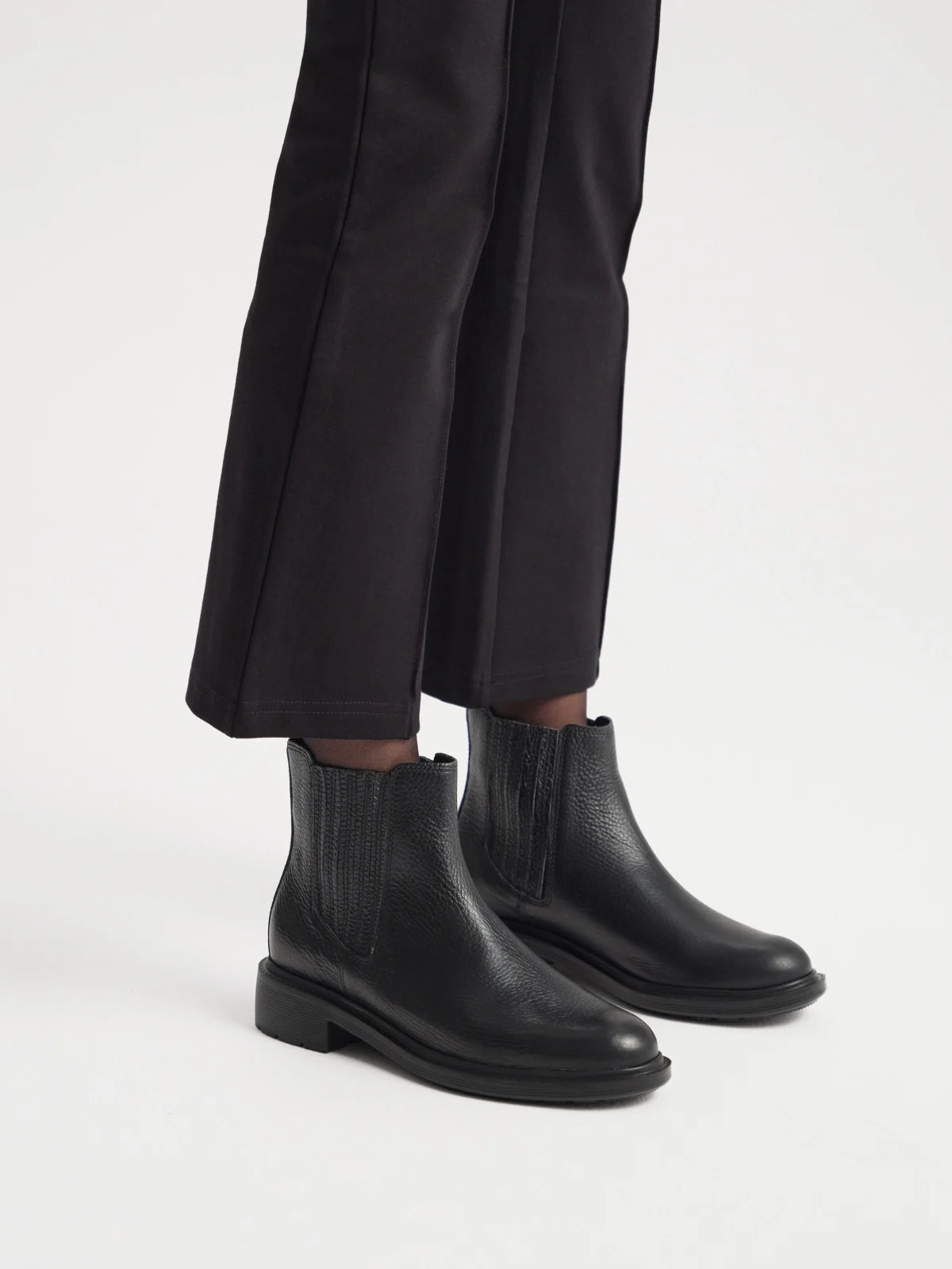 Sztyblety damskie z dekoracyjnymi naszyciami na gumie