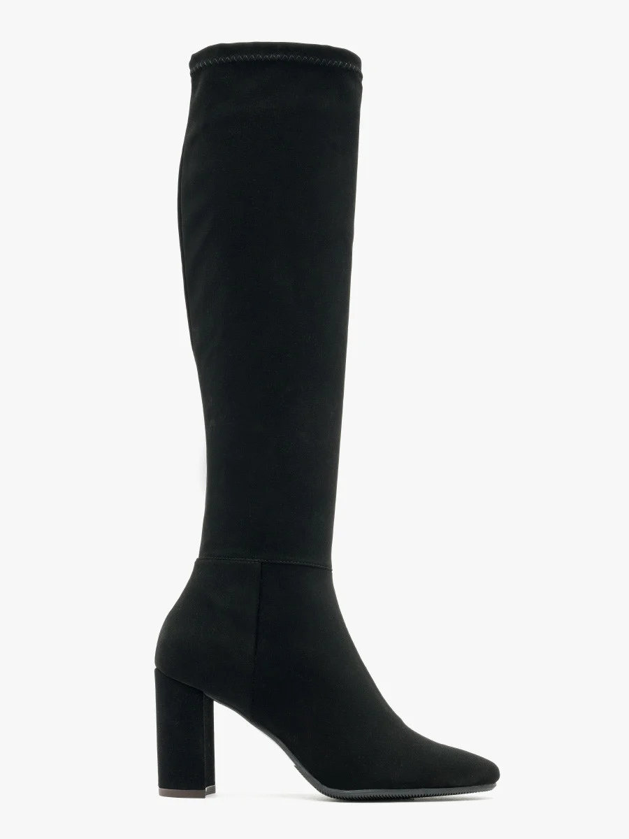 Czarne kozaki z elastyczną cholewką