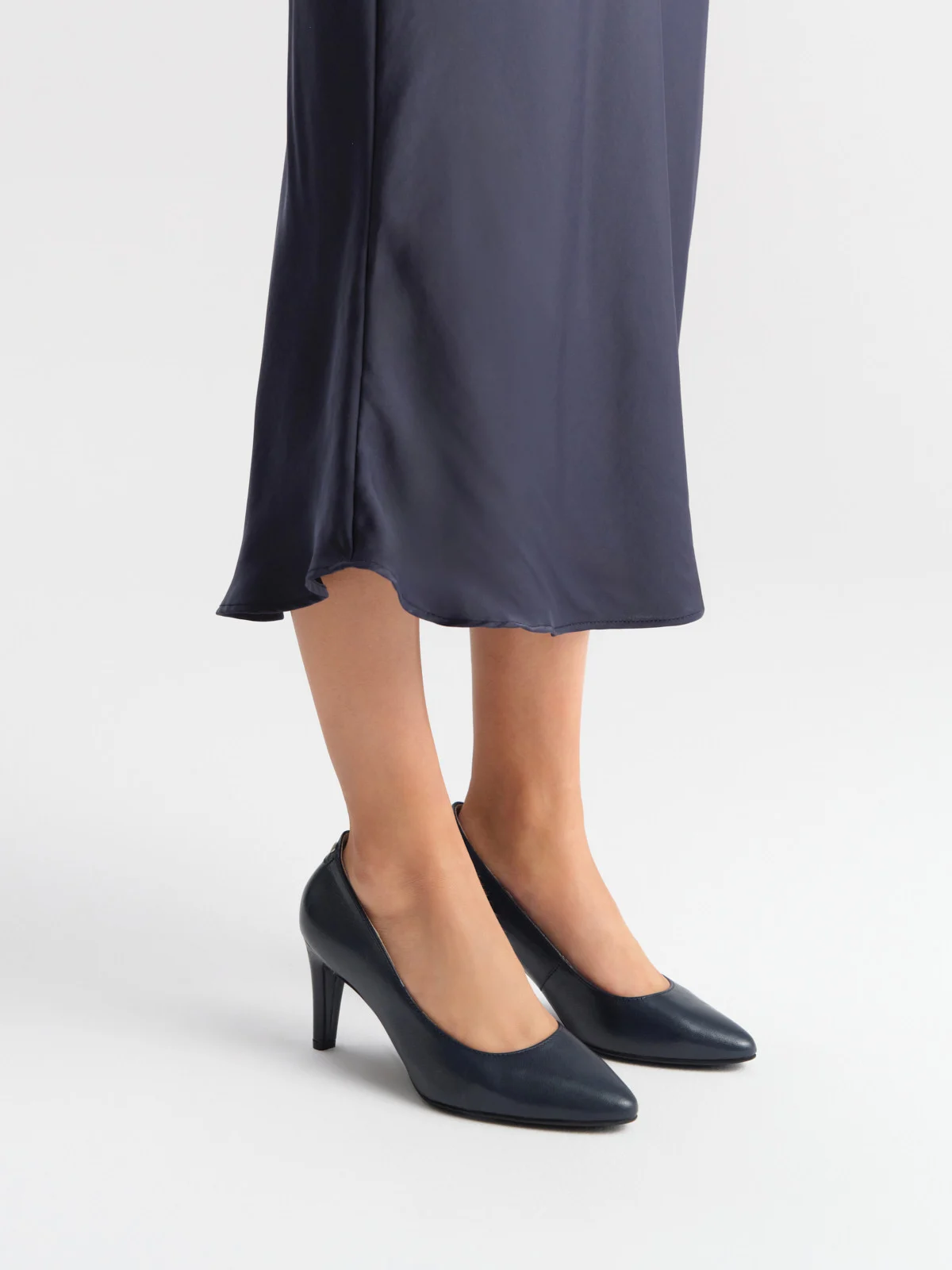 Granatowe czółenka damskie na szpilce