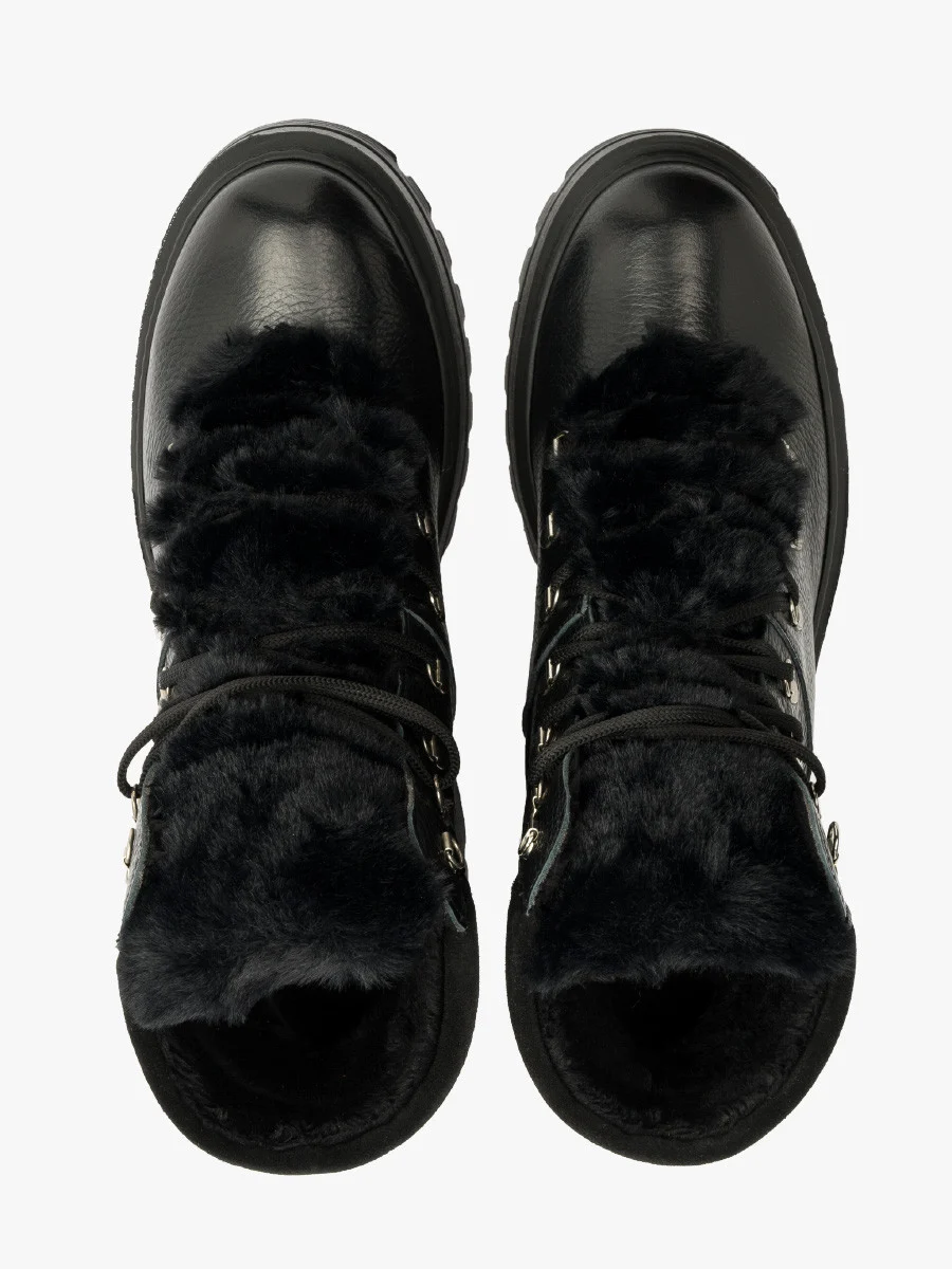 Czarne ocieplane trzewiki