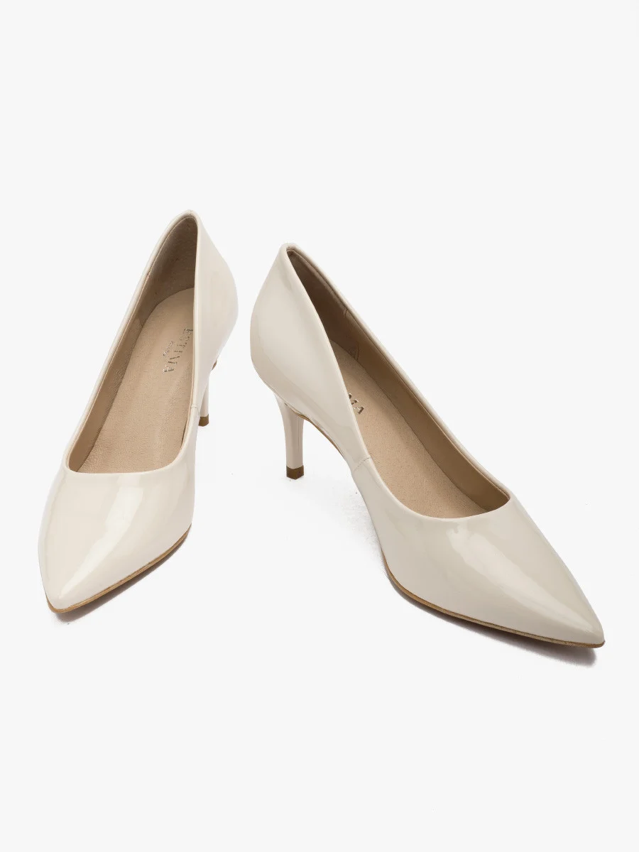 Kremowe czółenka lakierowane