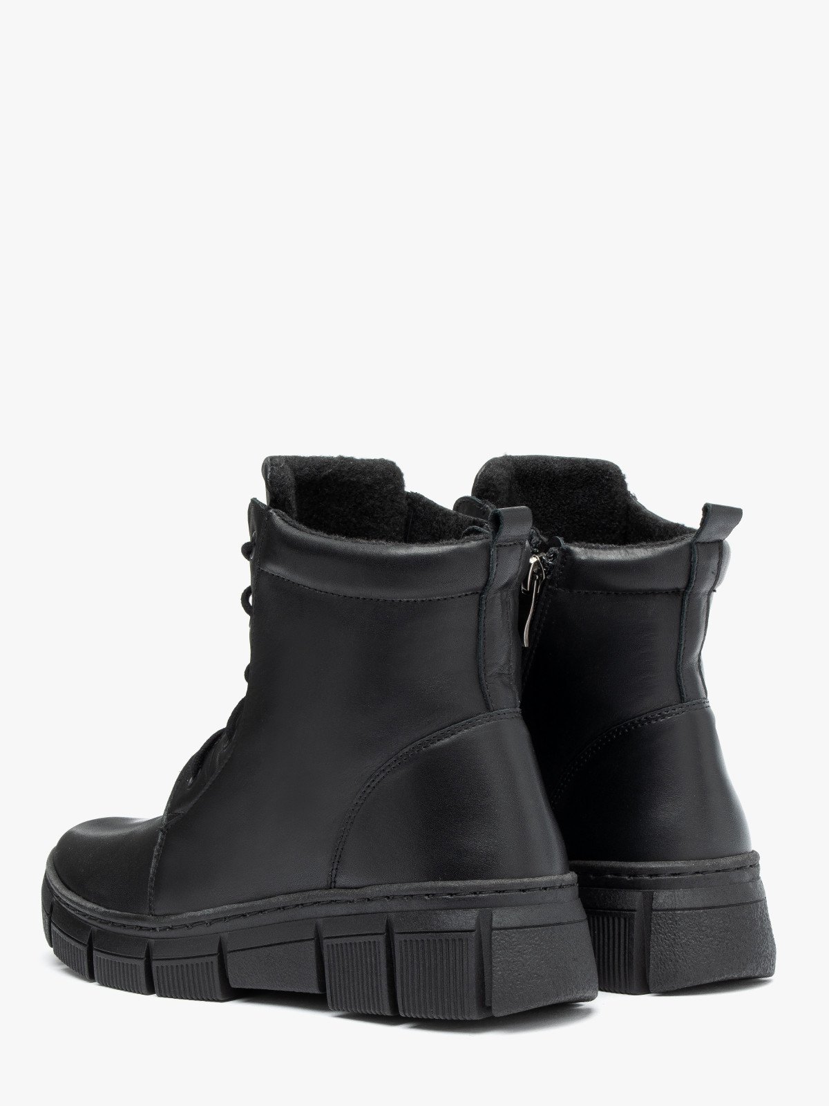 Czarne trzewiki damskie ocieplane kożuchem naturalnym