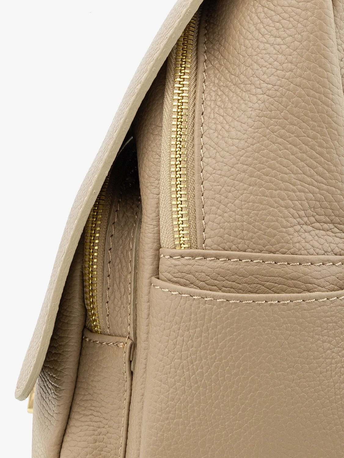 Ciemnobeżowy plecak ze złotymi elementami