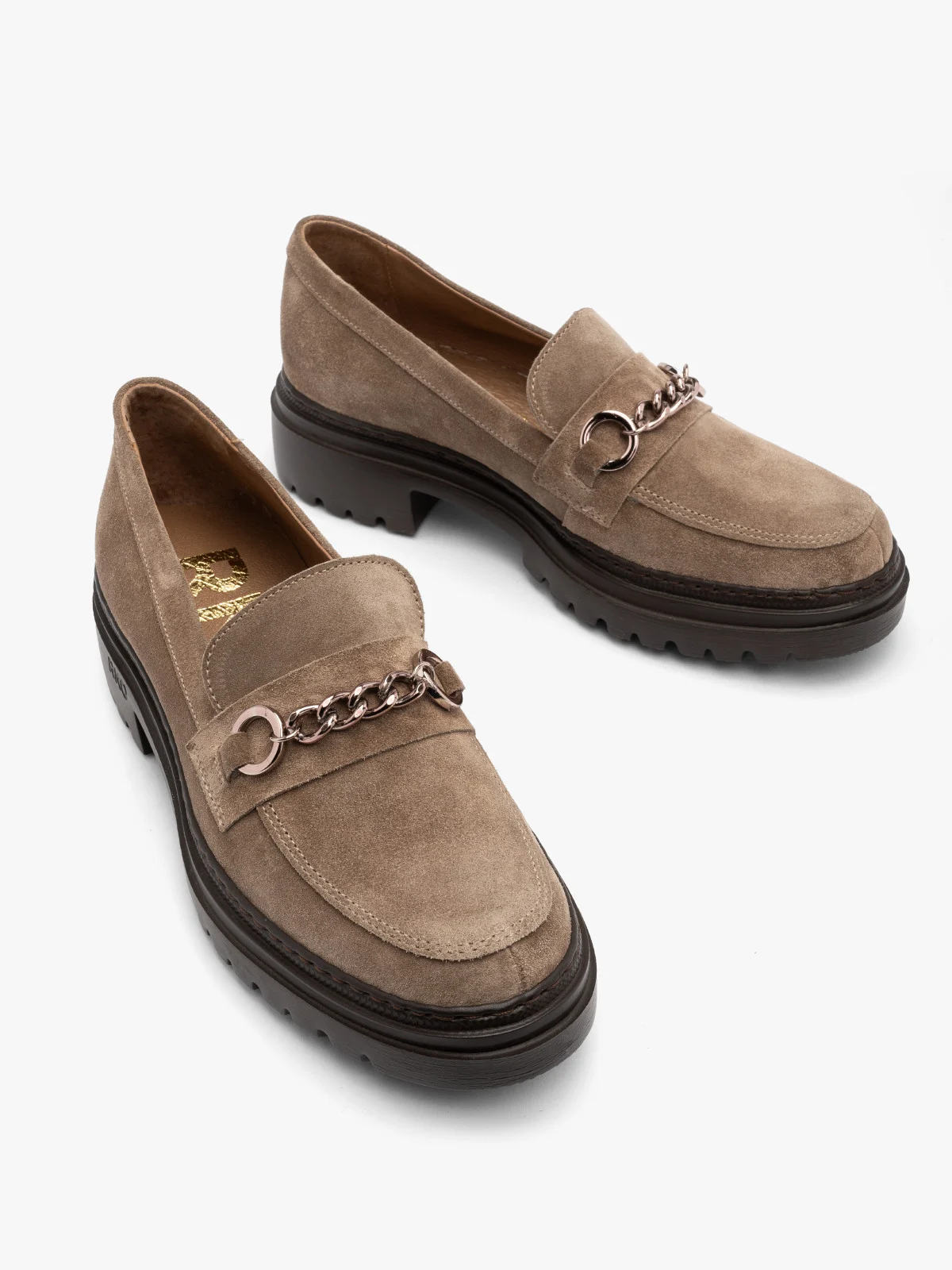 Piaskowe mokasyny z łańcuszkiem na cholewce