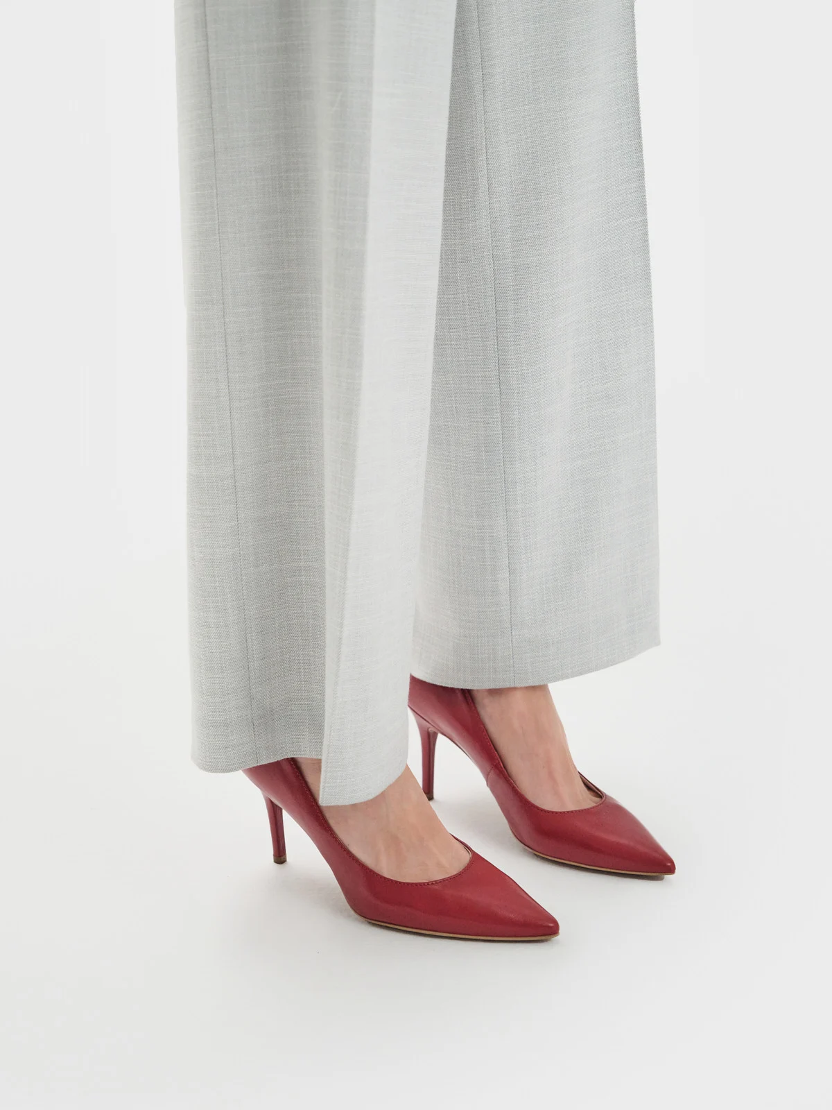 Czerwone czółenka na szpilce