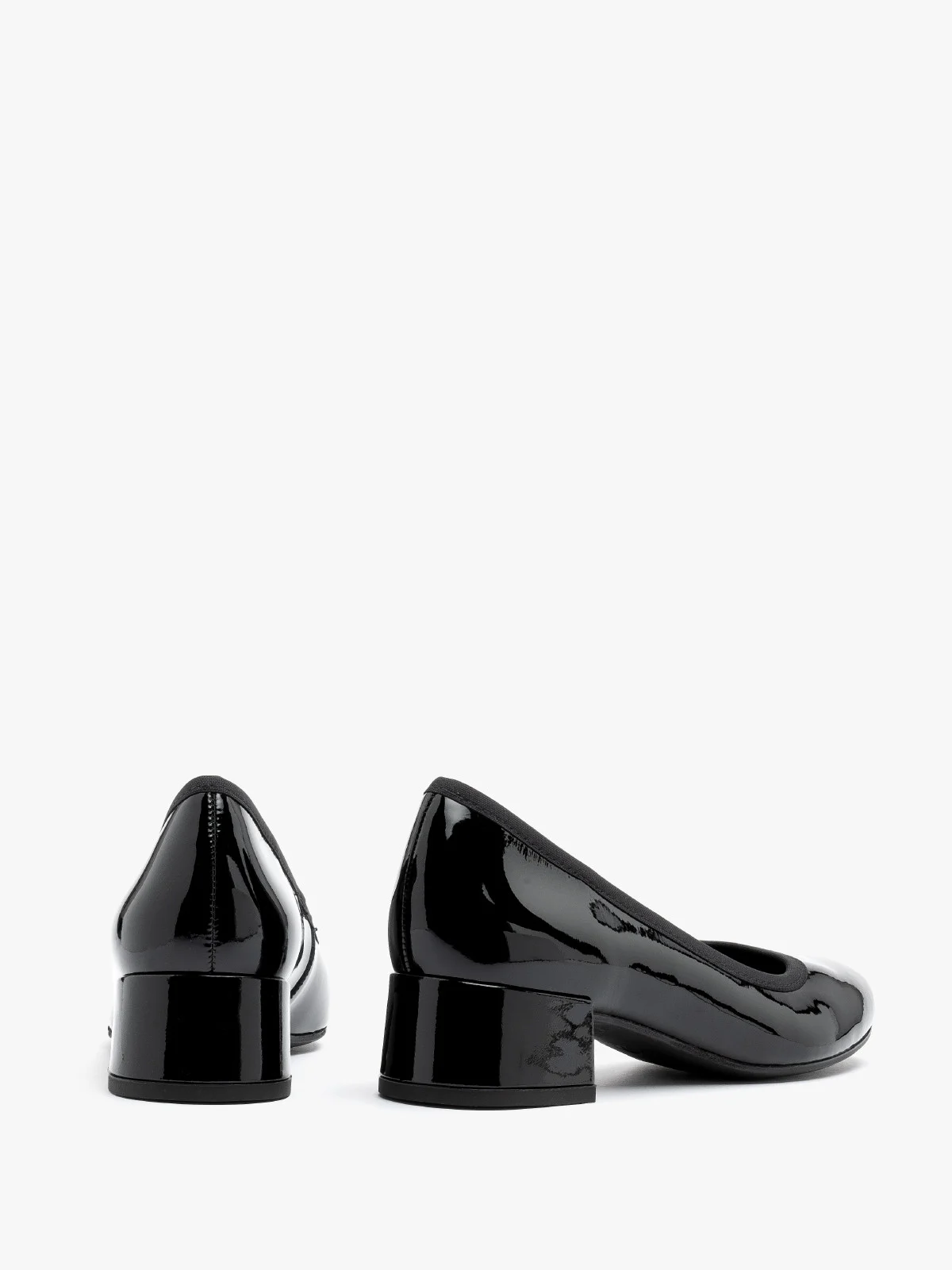 Czarne, lakierowane czółenka damskie