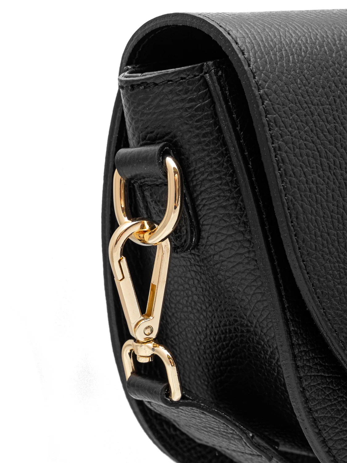 Czarna torebka średniej wielkości