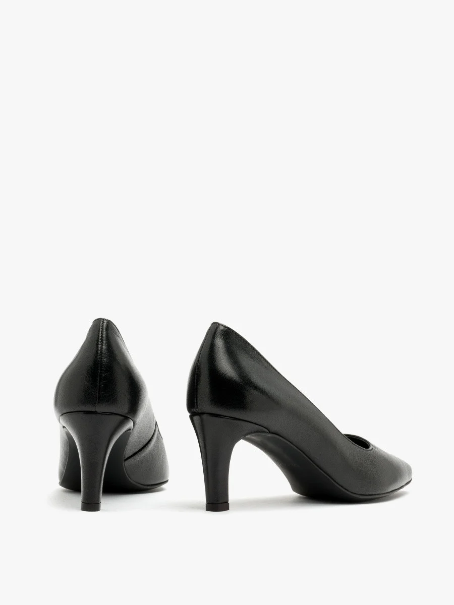 Czarne czółenka na szpilce