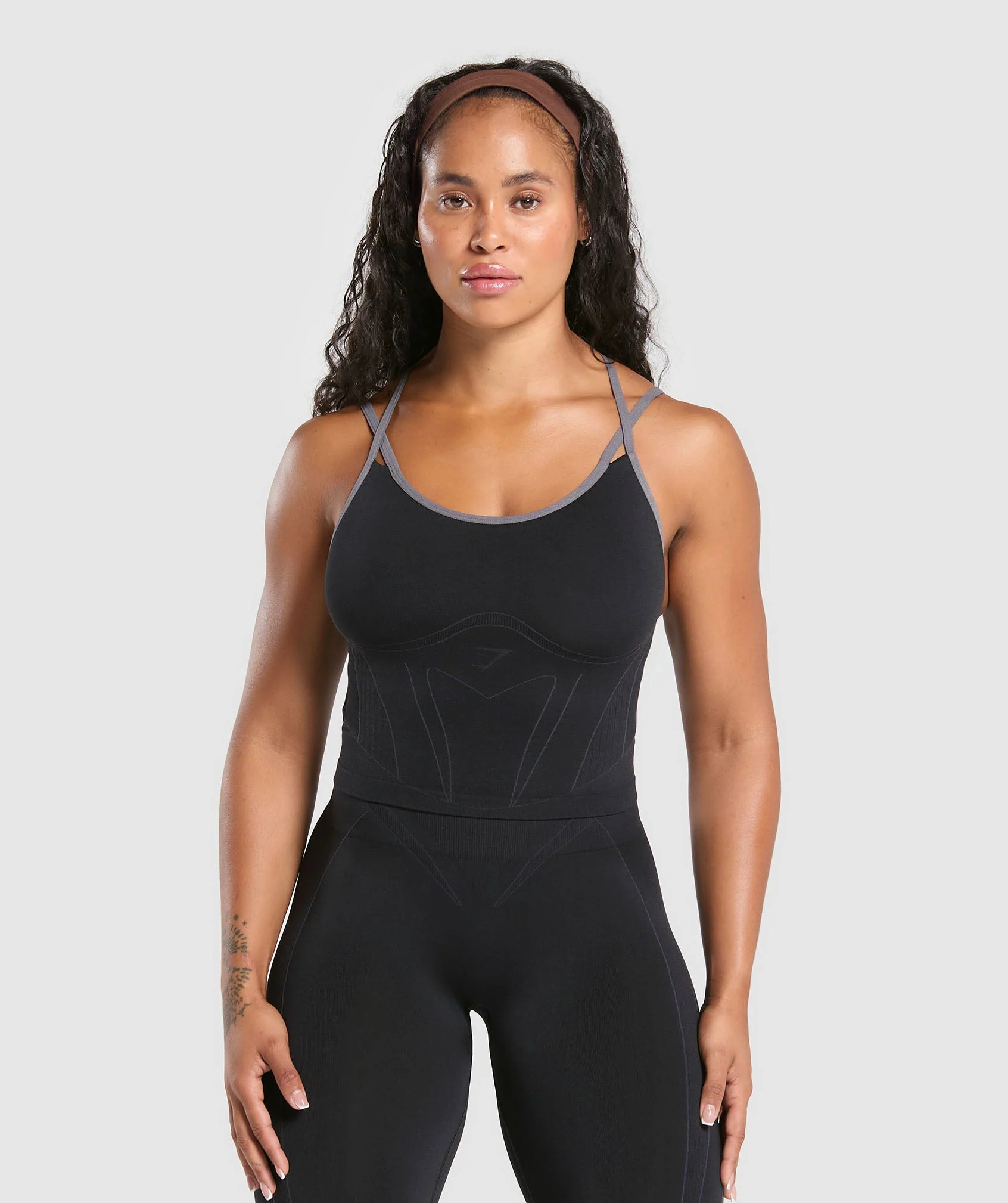 Apex Contrast Tank With Shelf