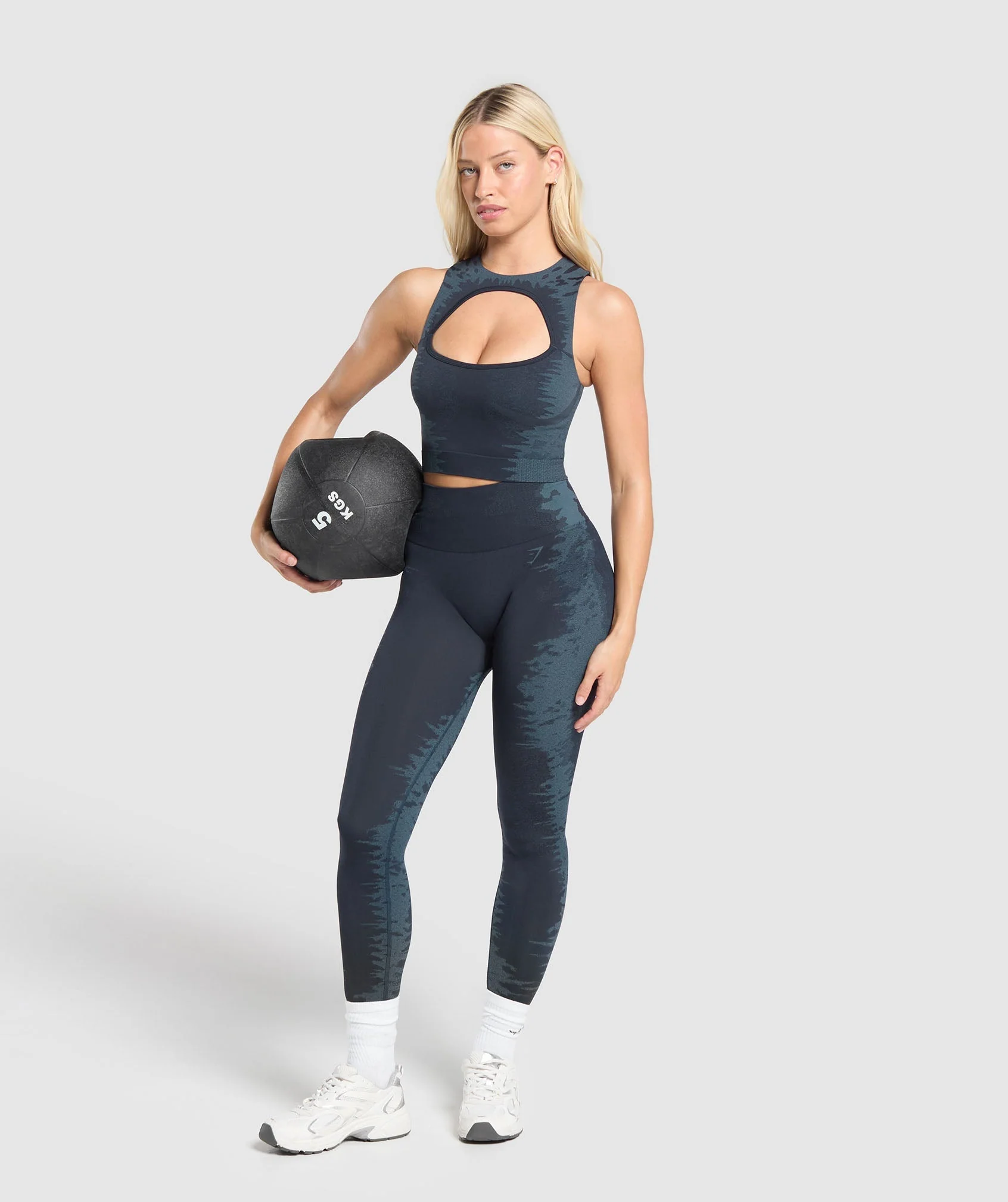 Caged Seamless Tank With Shelf