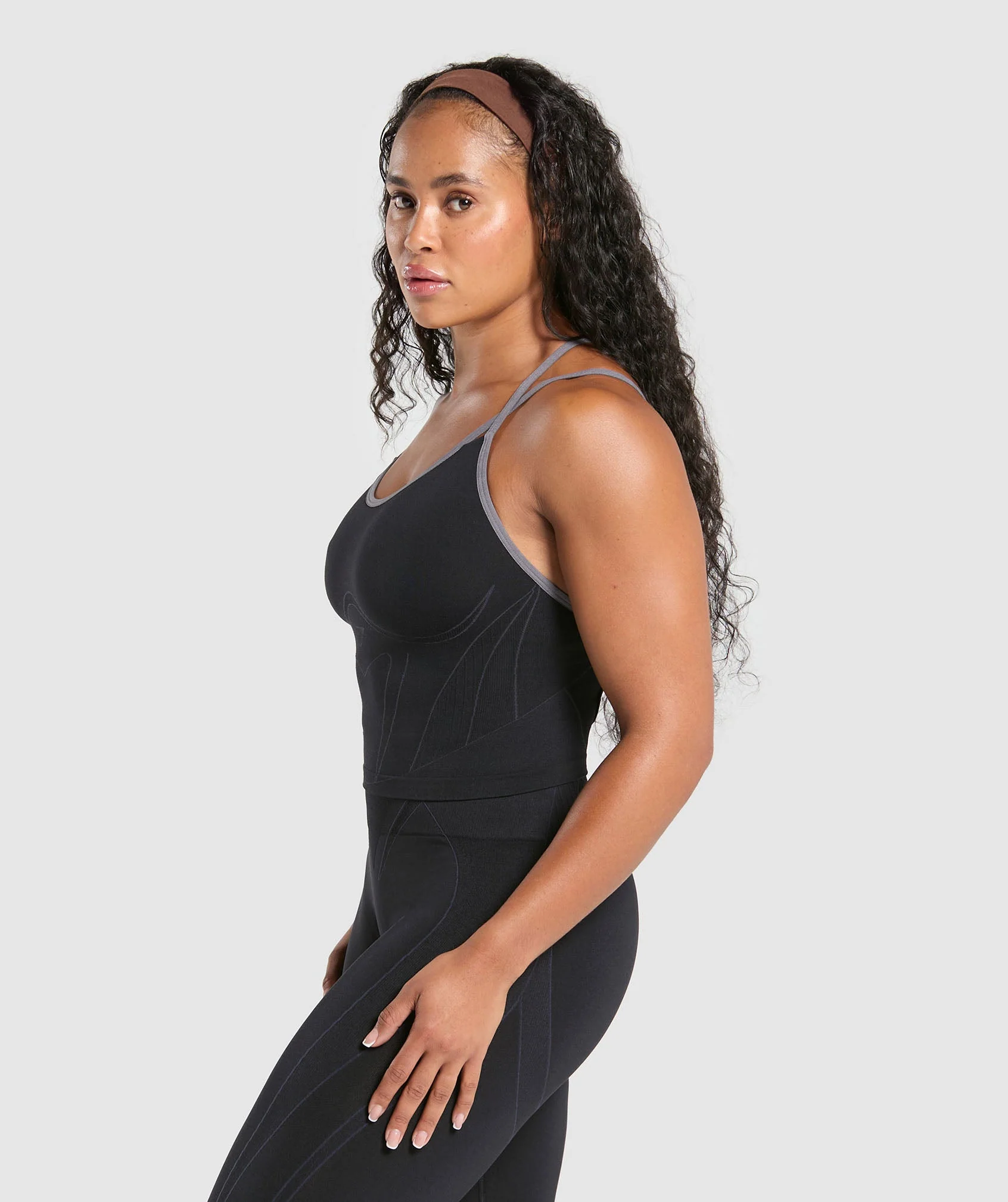 Apex Contrast Tank With Shelf