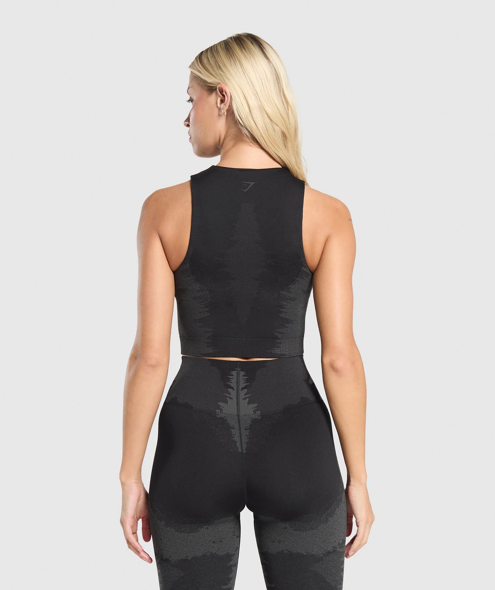 Caged Seamless Tank With Shelf