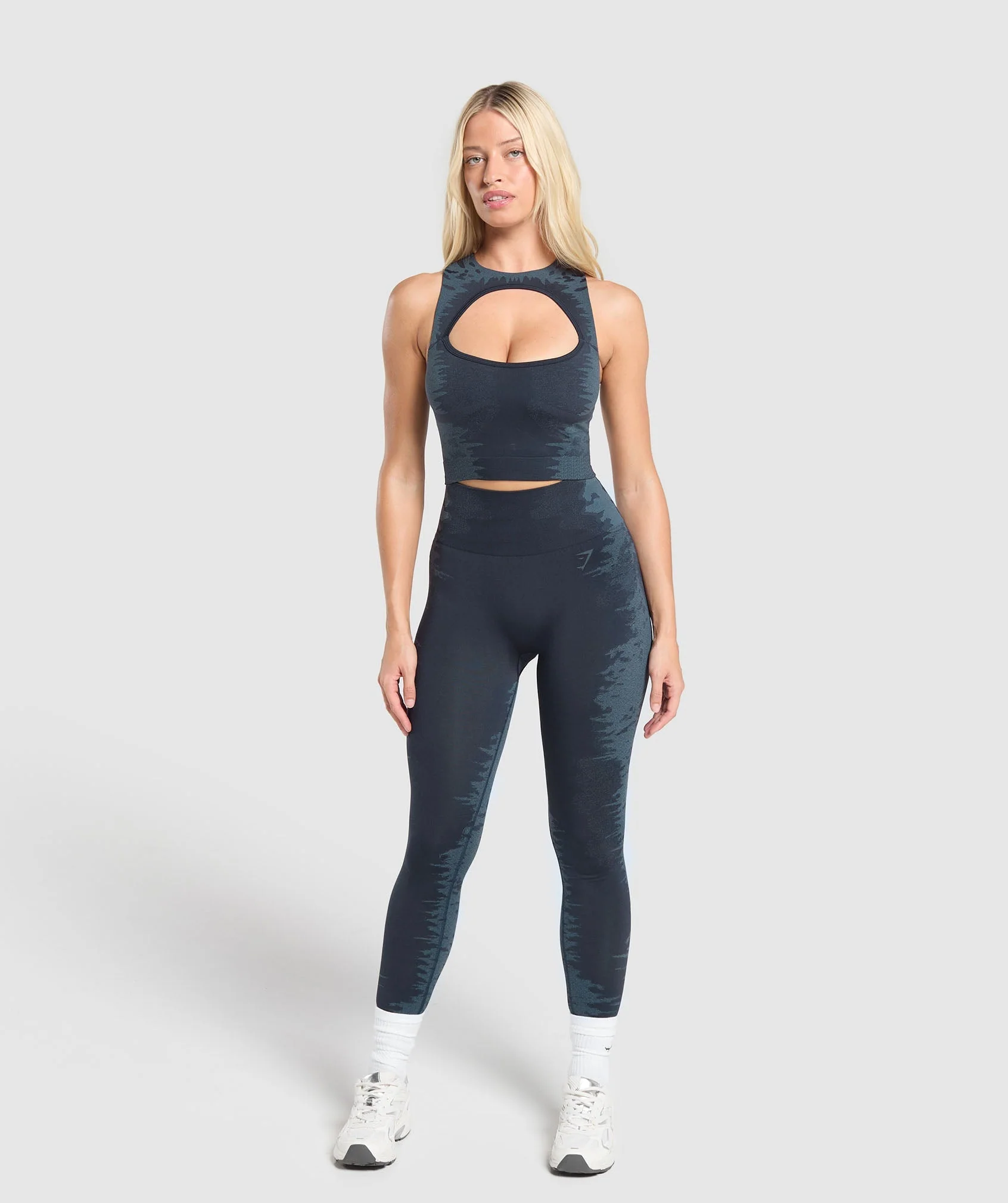 Caged Seamless Tank With Shelf