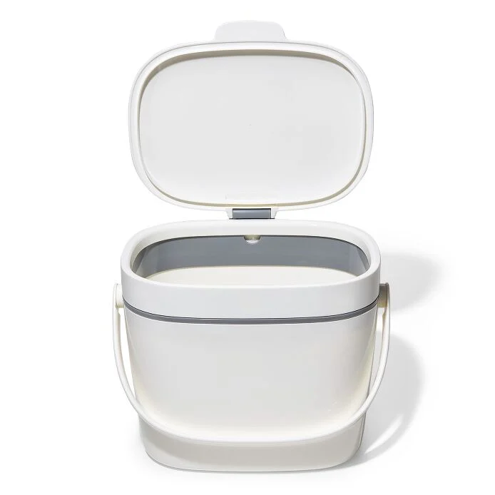 Easy-Clean Compost Bin