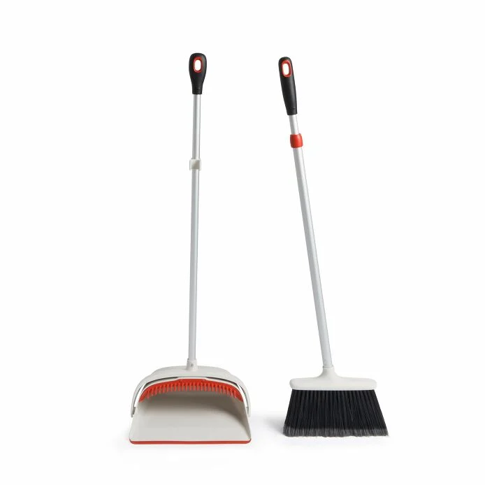 Sweep Set with Extendable Broom