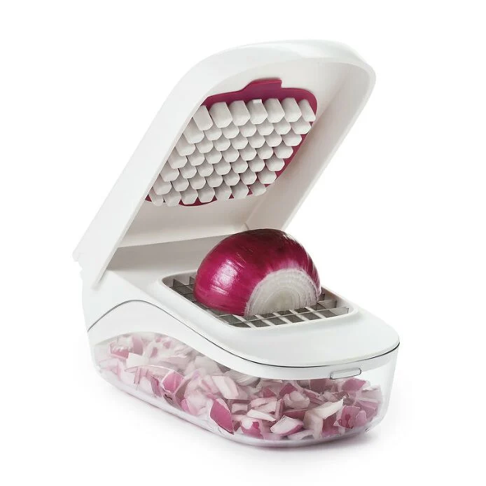 Vegetable Chopper with Easy-Pour Opening