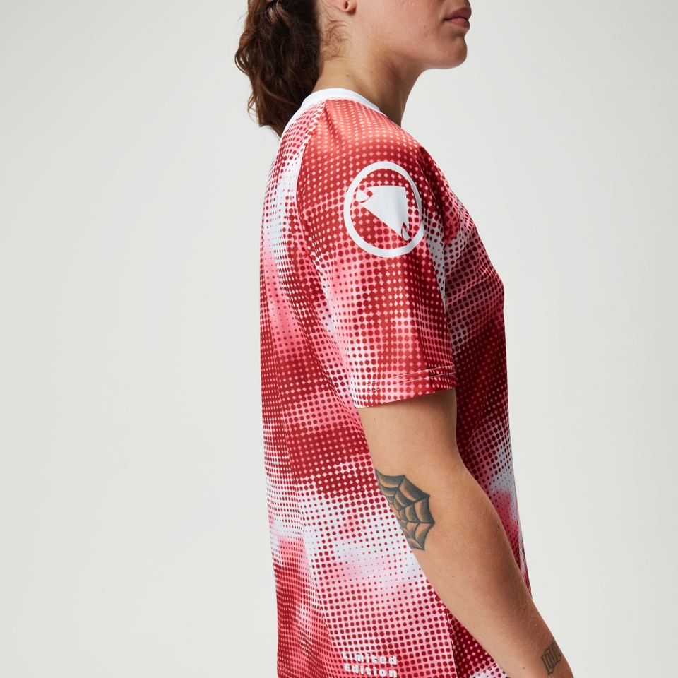 Women's Pixel Cloud Tee Ltd - Pomegranate - L