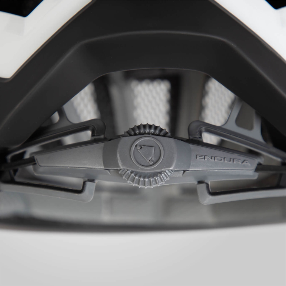 Xtract MIPS® Helmet - White - S-M