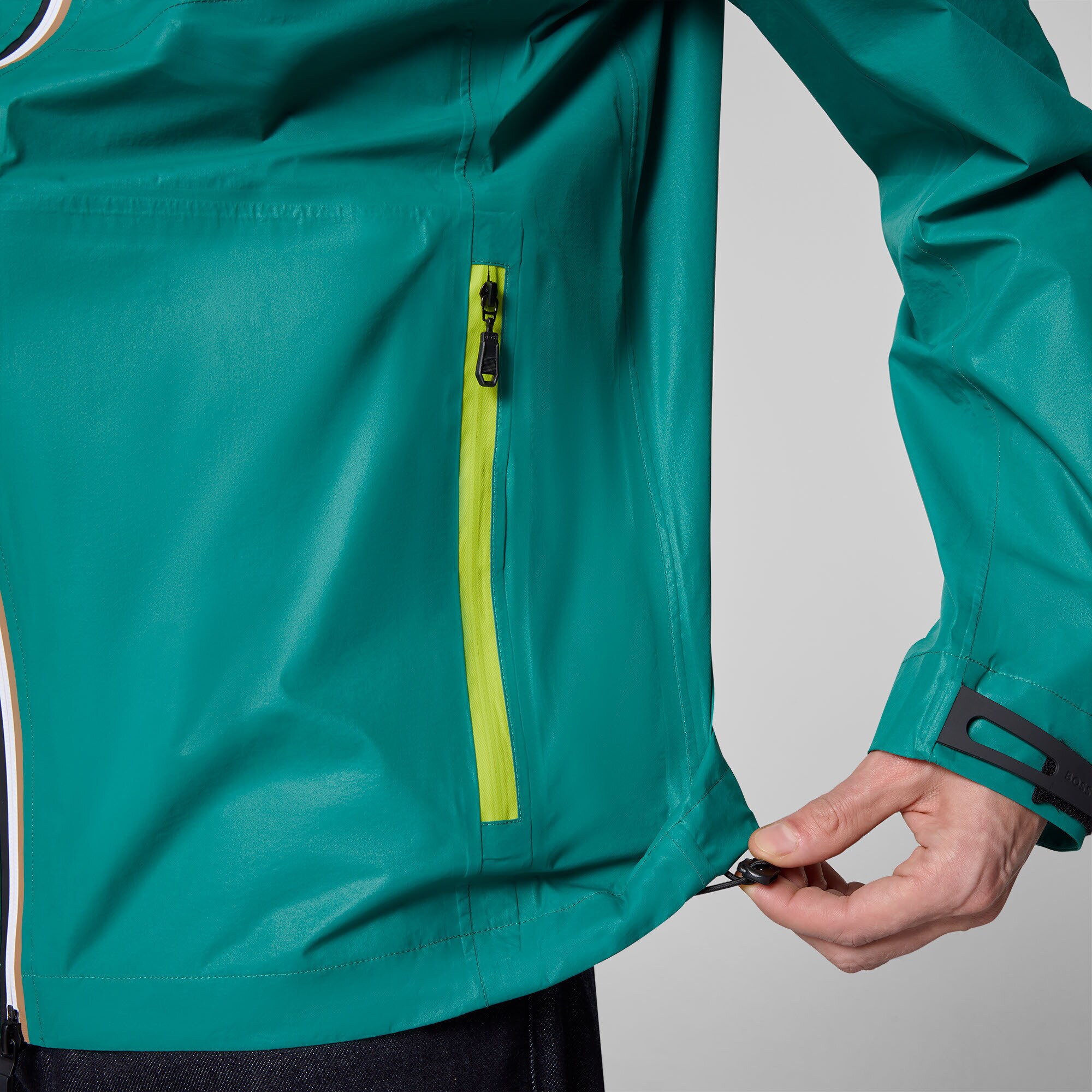 Aston Martin Aramco Cognizant F1 2025 Team Rain Jacket