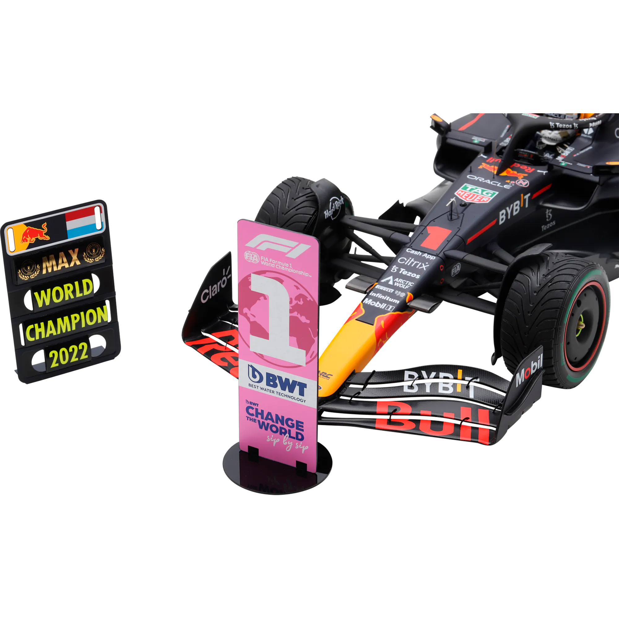 Red Bull Racing RB18 No.1 Winner Japanese GP 2022 - Max Verstappen World Champion - 1:12 Model with Board