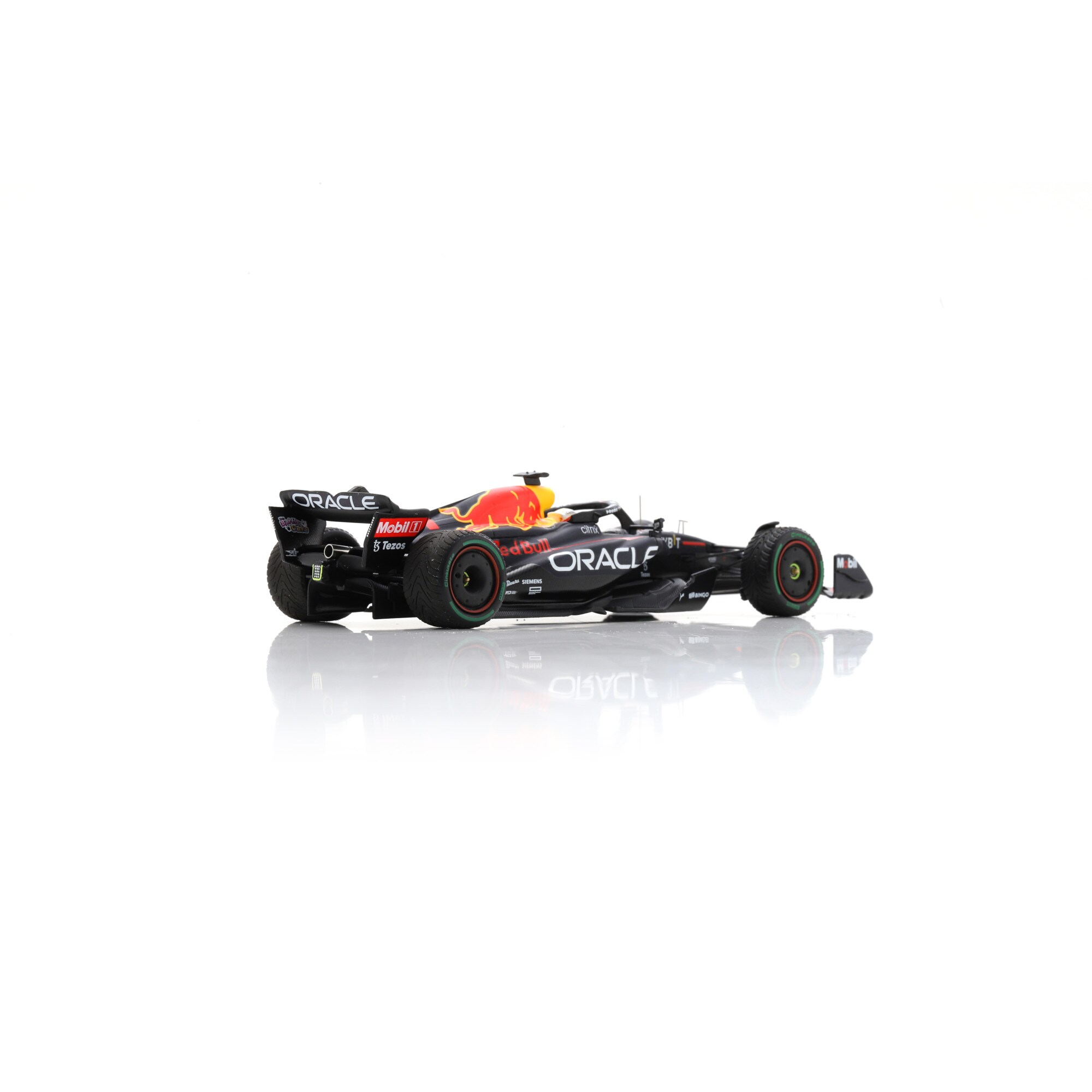 Oracle Red Bull Racing RB18 No.1 Max Verstappen Japan GP World Champion Model 1:43