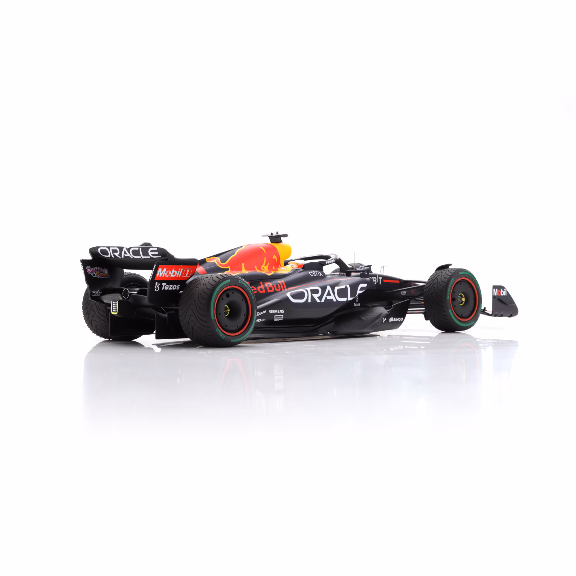 Oracle Red Bull Racing RB18 No.1 Max Verstappen Japan GP World Champion Spark Model 1:18