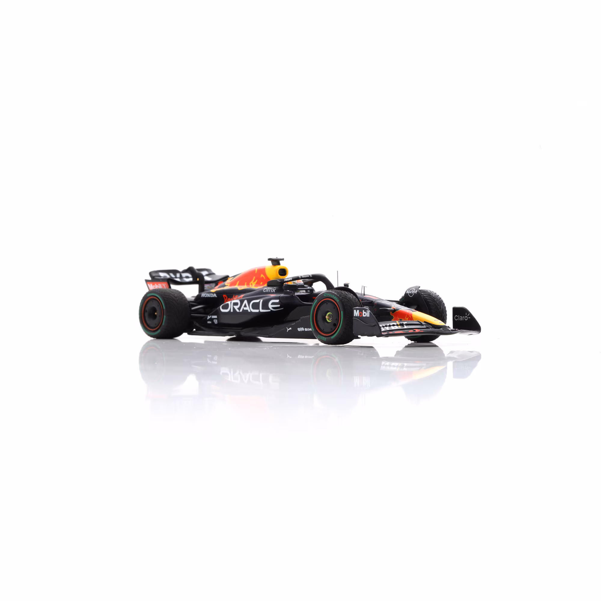 Oracle Red Bull Racing RB18 No.1 Max Verstappen Japan GP World Champion Model 1:43