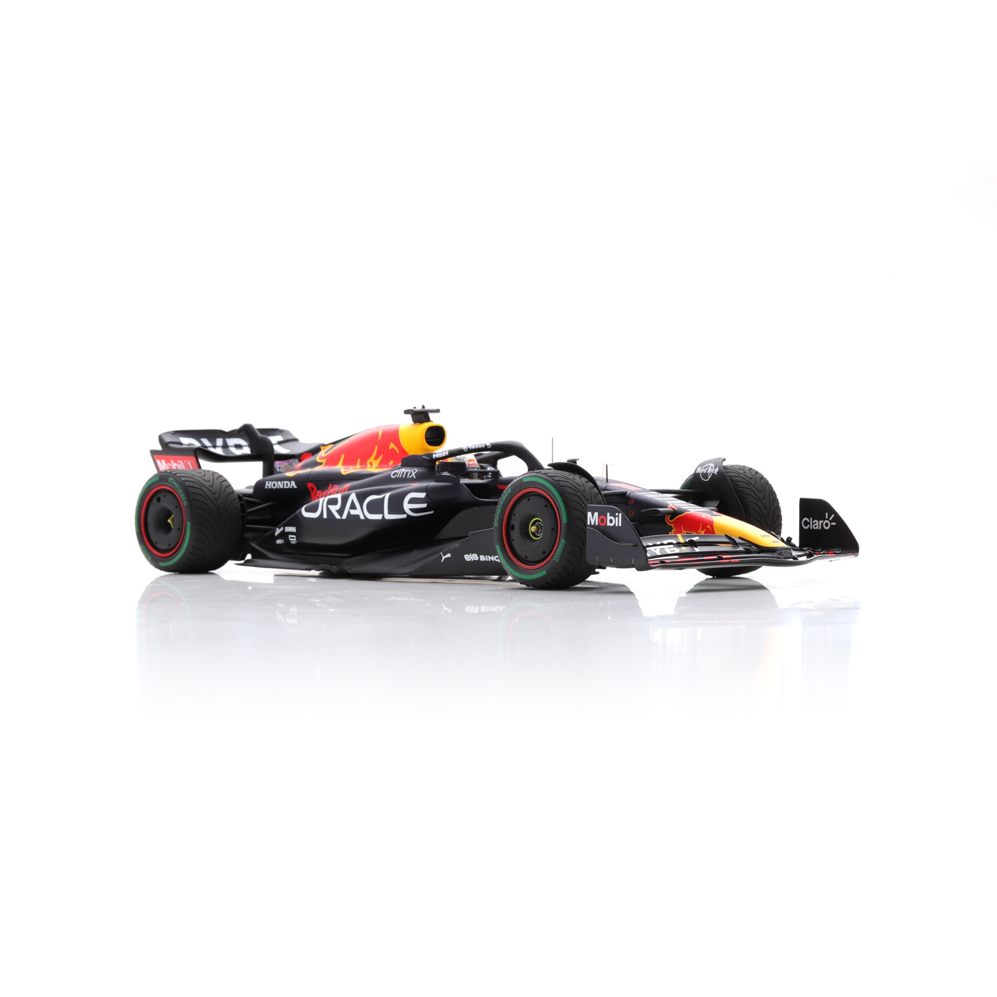Oracle Red Bull Racing RB18 No.1 Max Verstappen Japan GP World Champion Spark Model 1:18
