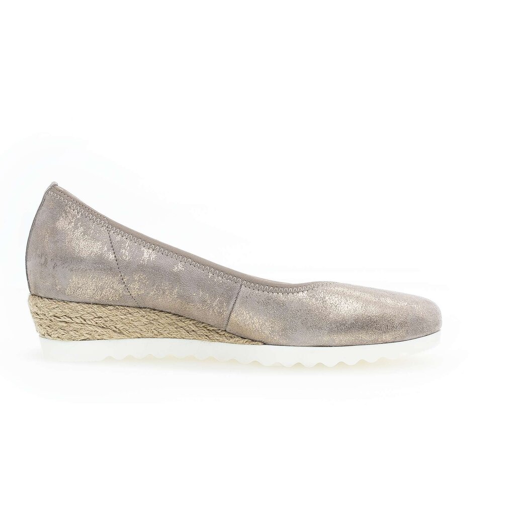 Pump met sleehak beige