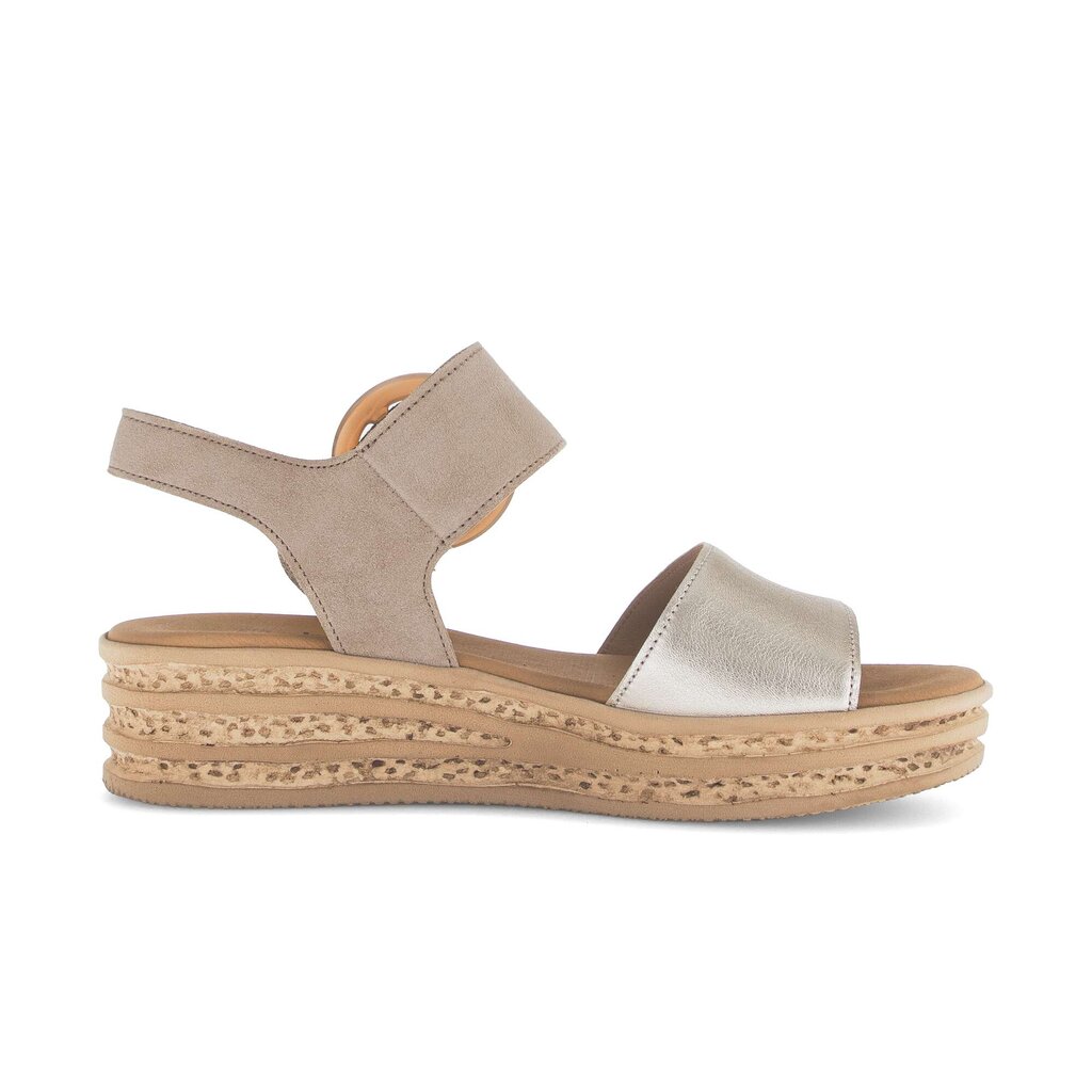 Sandale met plateauzool beige