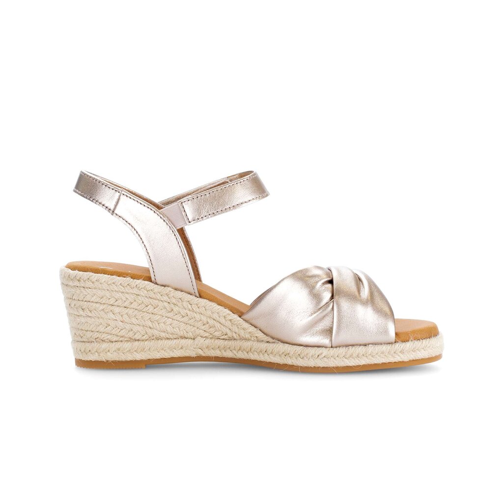 Sandaleno met sleehak goud