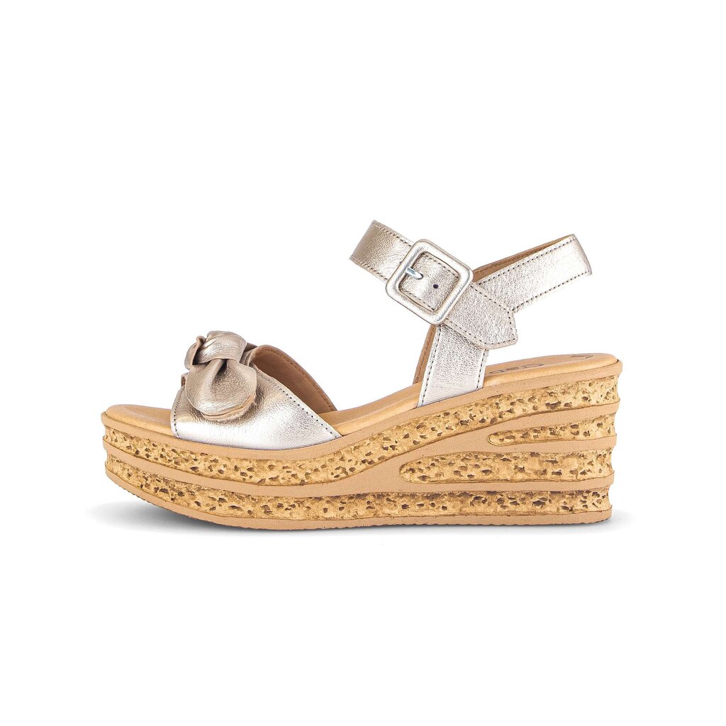 Sandaleno met sleehak goud
