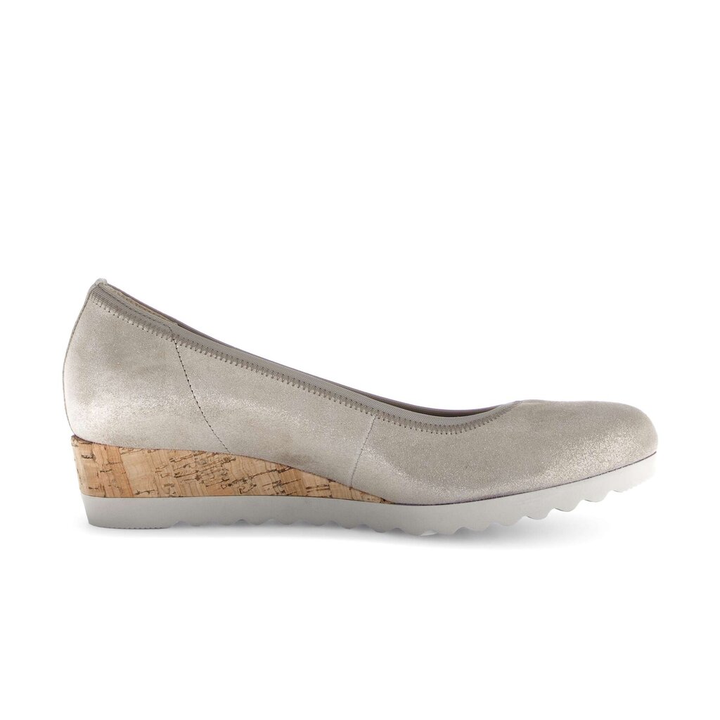 Pump met sleehak beige