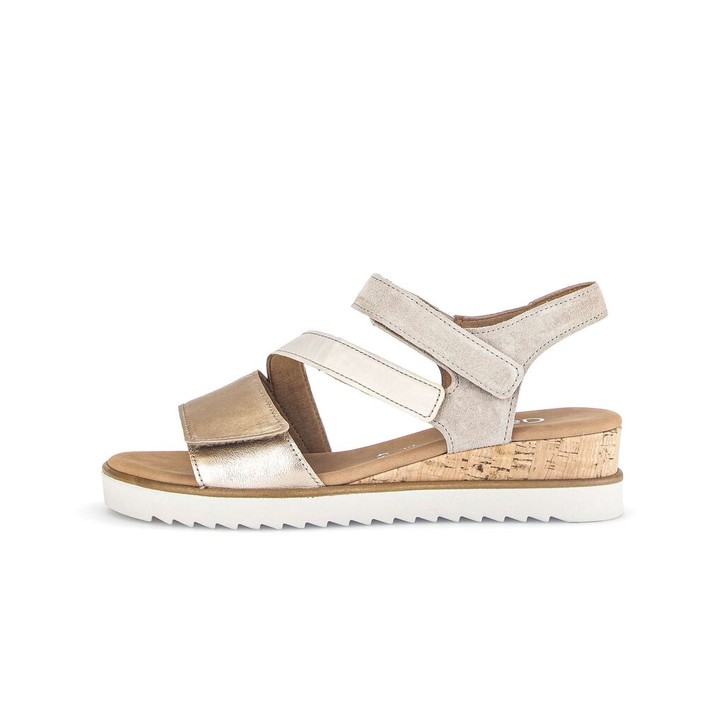 Sandaleno met sleehak beige