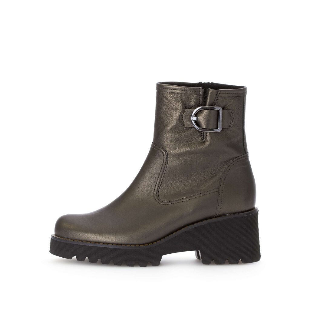 Enkellaarsjes op plateau groen