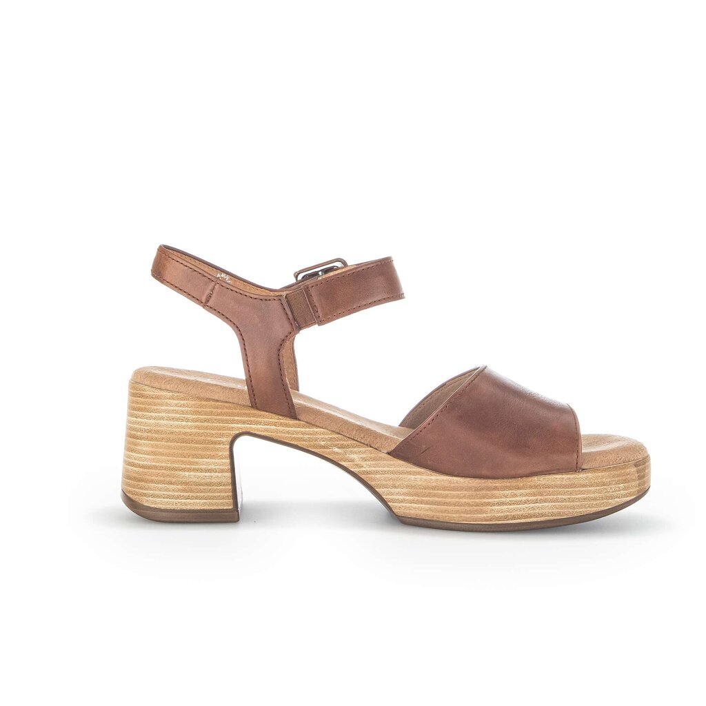 Sandale met plateauzool bruin