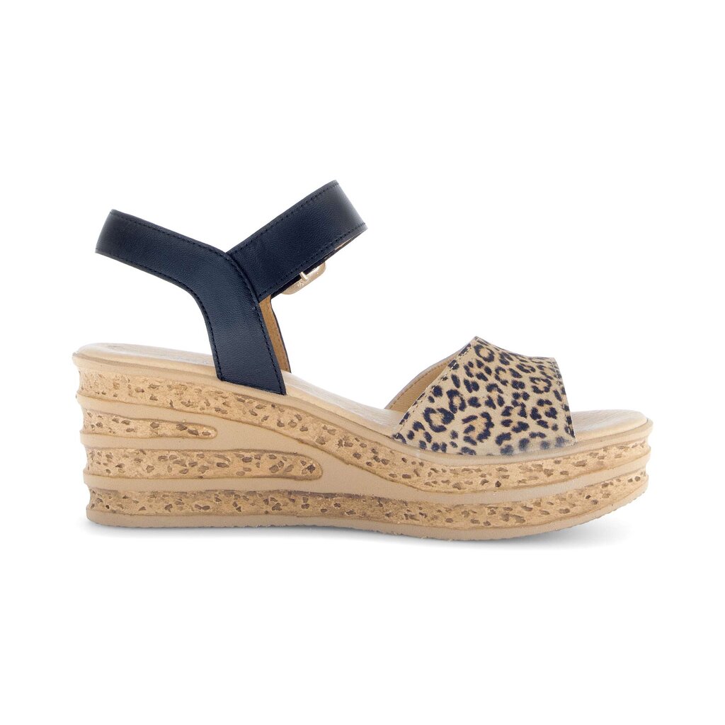 Sandaleno met sleehak beige