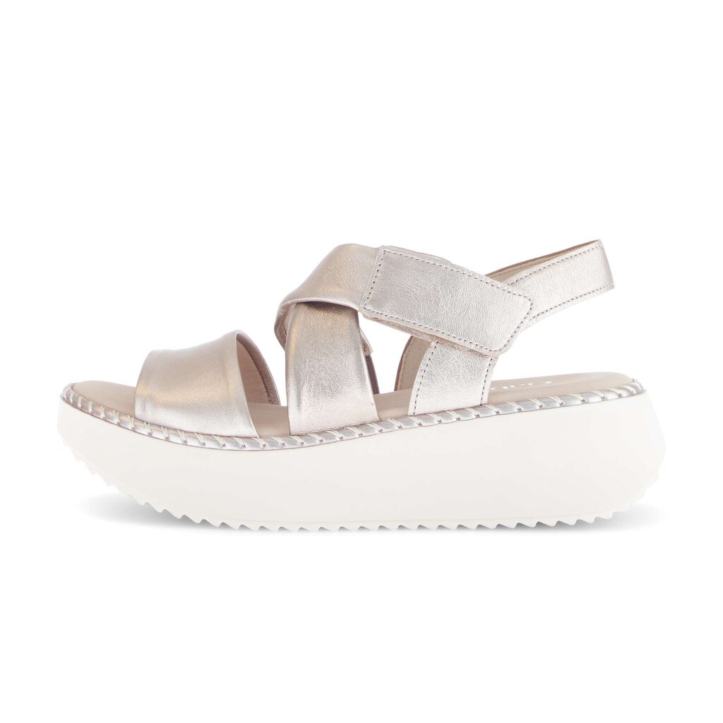 Sandale met plateauzool goud